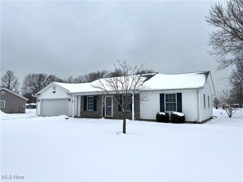 Extremely well-maintained 2-bedroom, 2-bath ranch home built in - Beach Home for sale in Ashtabula, Ohio on Beachhouse.com