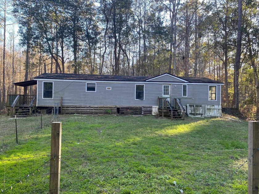 3/2 Mobile Home situated on 1.47 acres, offering plenty of space - Beach Home for sale in Tallahassee, Florida on Beachhouse.com