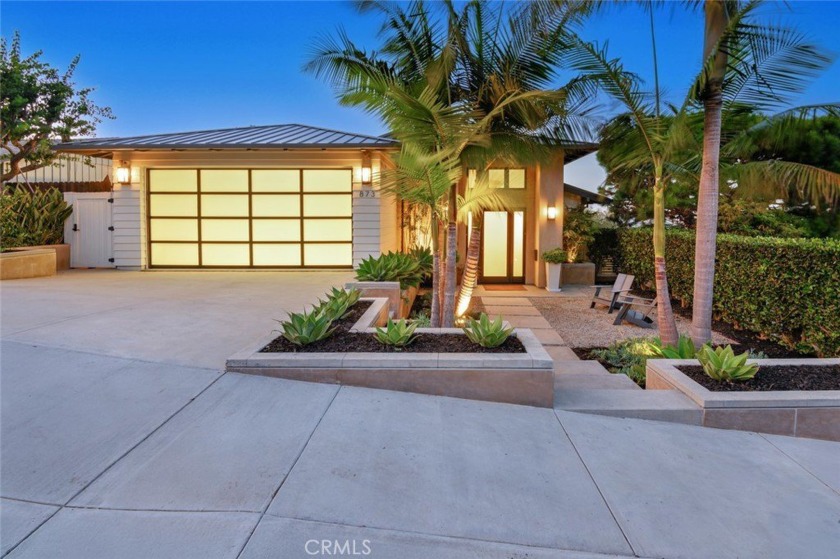 This spacious modern transitional 5,088 square foot home is in - Beach Home for sale in Manhattan Beach, California on Beachhouse.com