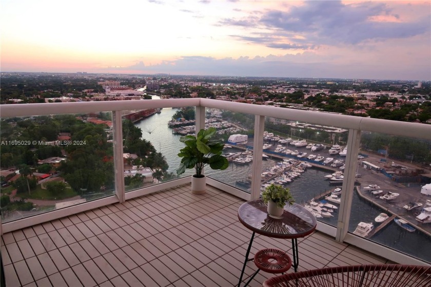 Remodeled corner unit with abundance of windows providing - Beach Condo for sale in Miami, Florida on Beachhouse.com