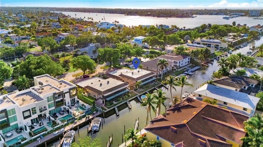 RENOVATED UNIT WITH BOAT DOCK AND PRIME LOCATION!! This - Beach Home for sale in Naples, Florida on Beachhouse.com