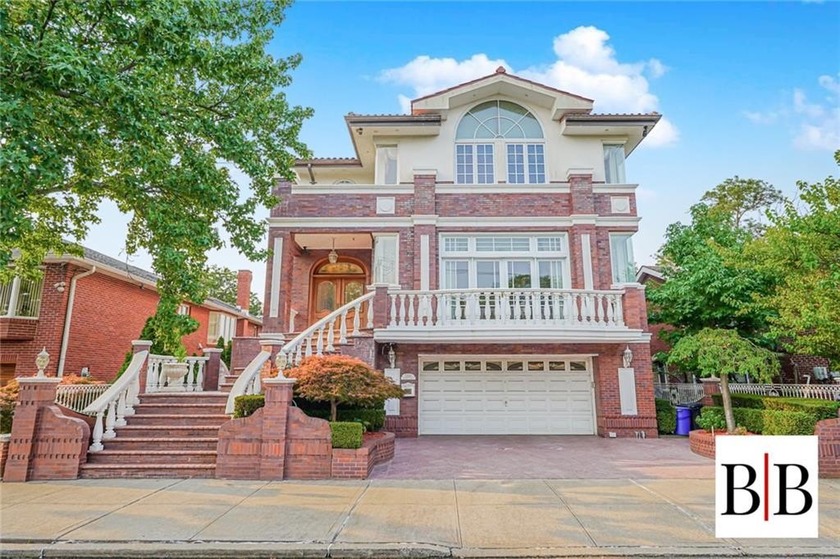 WATERFRONT LIVING!
Set on 50 x 120 discover this meticulously - Beach Home for sale in Brooklyn, New York on Beachhouse.com