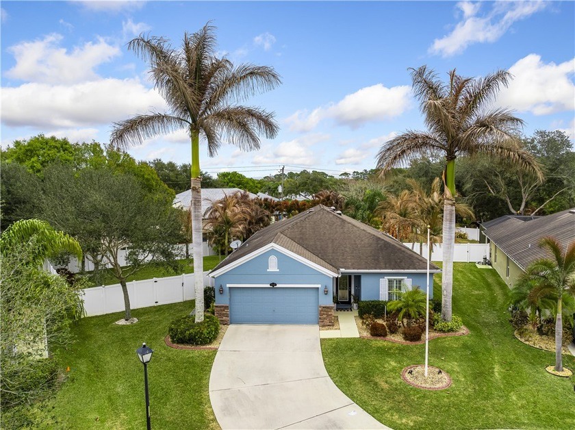 This popular Amherst model features 4 bedrooms and an - Beach Home for sale in Vero Beach, Florida on Beachhouse.com