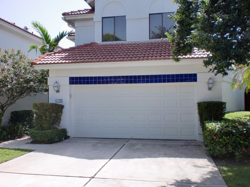 LOVELY, OPEN AND BRIGHT 3/2.5 SINGLE FAMILY HOME WITH 2 CAR - Beach Home for sale in Boca Raton, Florida on Beachhouse.com