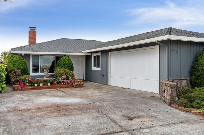 Mid-Century one level home in desirable Southshore beach area - Beach Home for sale in Alameda, California on Beachhouse.com