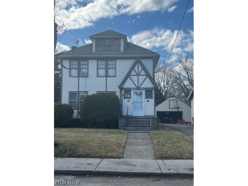 Investor Special! This duplex features two spacious units, each - Beach Home for sale in Cleveland, Ohio on Beachhouse.com