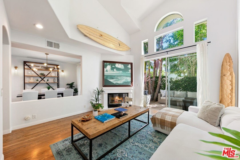 A tastefully updated 3-bedroom condo in The Pointe! This - Beach Condo for sale in Malibu, California on Beachhouse.com
