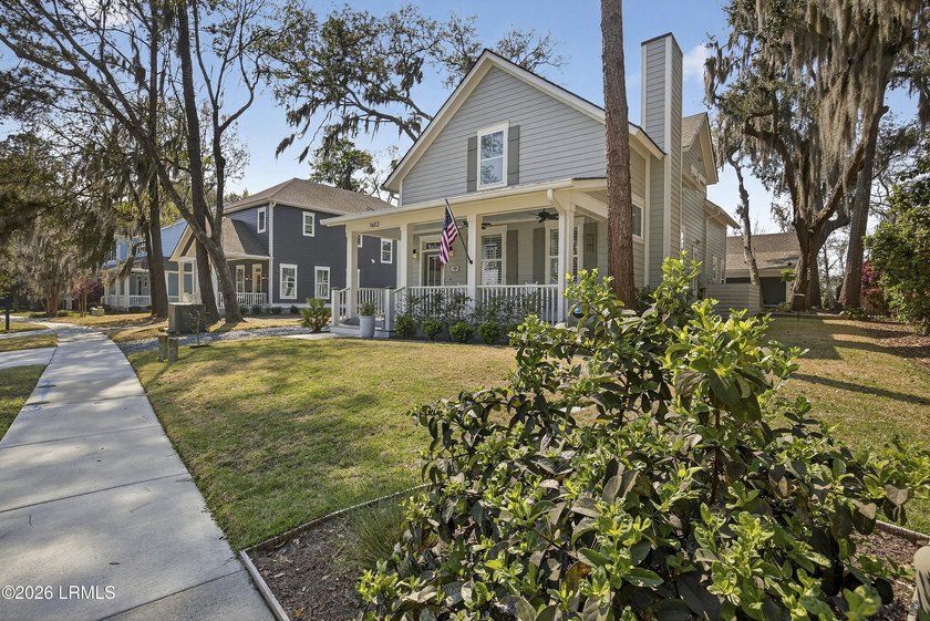 Stunning custom home in desirable Live Oaks featuring thoughtful - Beach Home for sale in Beaufort, South Carolina on Beachhouse.com
