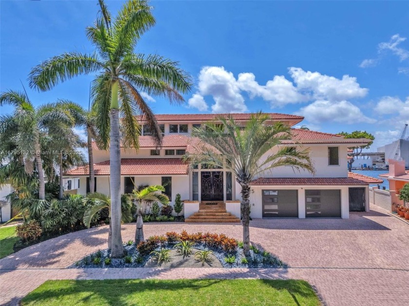 Welcome to 1925 Harbourview Drive, 100' on the Intracoastal - Beach Home for sale in Fort Lauderdale, Florida on Beachhouse.com