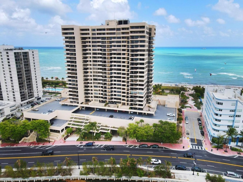 This 25th floor oceanfront corner penthouse offers trophy worthy - Beach Condo for sale in Miami  Beach, Florida on Beachhouse.com
