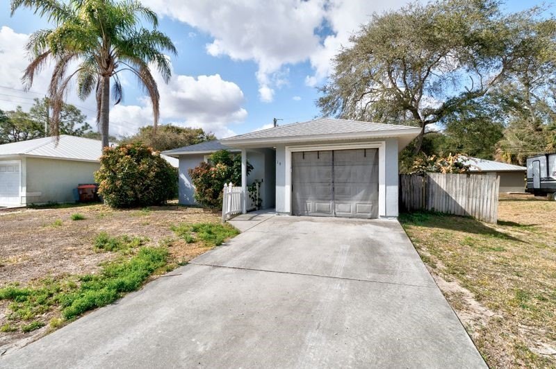 Perfect 3/2 remodeled home on a quiet street. This charming home - Beach Home for sale in Vero Beach, Florida on Beachhouse.com