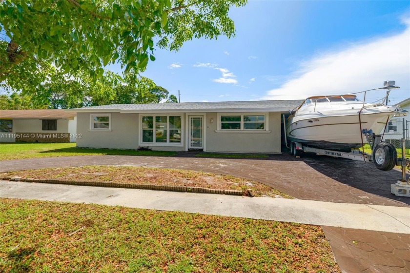 Amazing opportunity to own this fabulous updated house with a - Beach Home for sale in Oakland  Park, Florida on Beachhouse.com