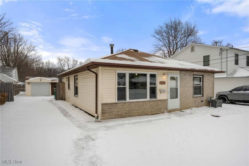 Exceptional location in Mentor Headlands. This 924 square foot - Beach Home for sale in Mentor, Ohio on Beachhouse.com