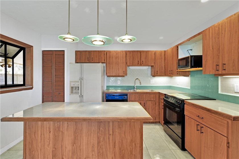 Imagine Vero Beach living at its' finest! This charming - Beach Home for sale in Vero Beach, Florida on Beachhouse.com