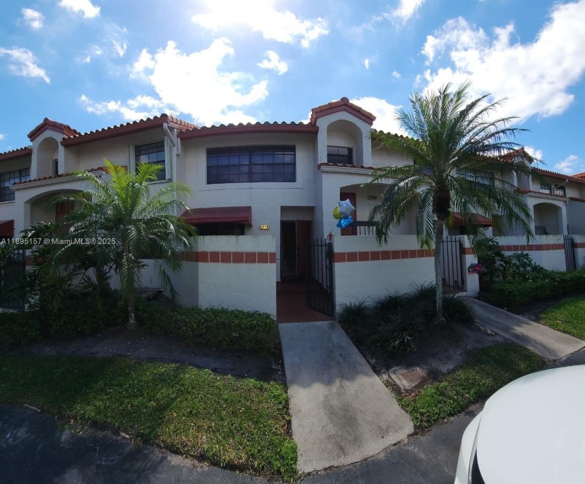 Beautiful property with absolutely amazing water views for you - Beach Townhome/Townhouse for sale in Deerfield Beach, Florida on Beachhouse.com