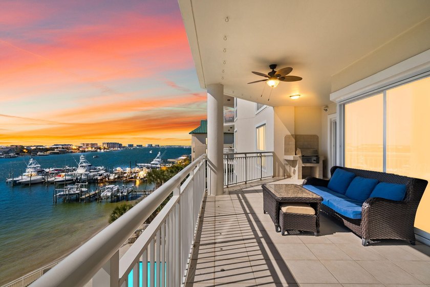 Welcome to this waterfront condominium on Destin Harbor. This - Beach Condo for sale in Destin, Florida on Beachhouse.com
