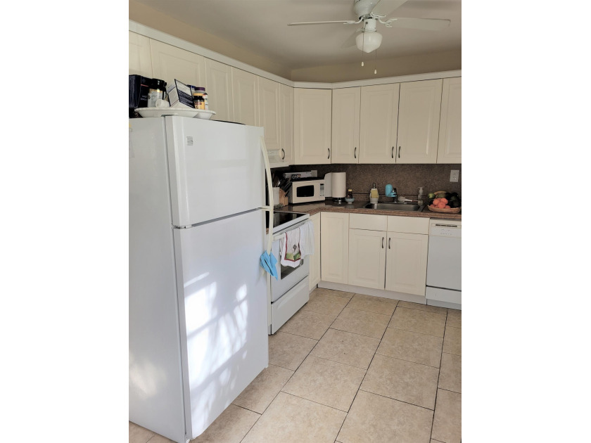 Renovated 2/2 - Can be rented immediately - All tile floors with - Beach Condo for sale in Delray Beach, Florida on Beachhouse.com