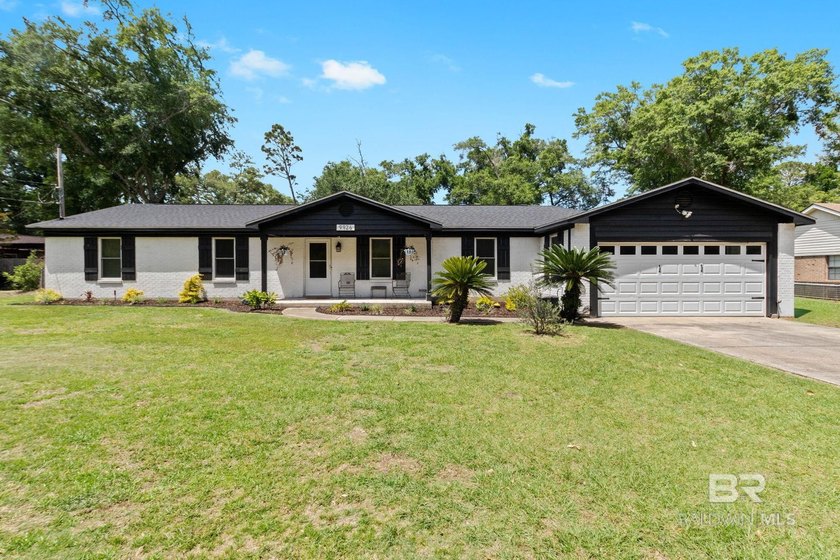 Beautiful 3BR/2BA (with very large bonus room) home featuring - Beach Home for sale in Foley, Alabama on Beachhouse.com