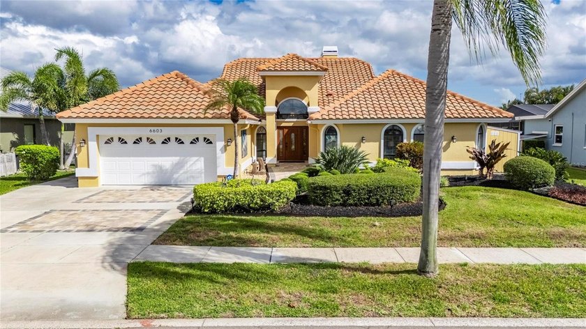 BOATER'S/ENTERTAINER'S DELIGHT!  Enjoy all that Florida has in - Beach Home for sale in Apollo Beach, Florida on Beachhouse.com