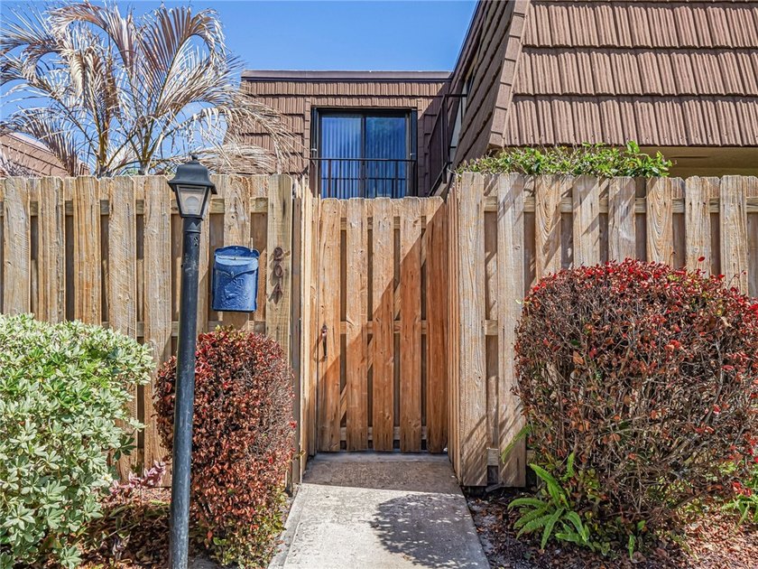 Enjoy easy coastal living in this move-in-ready villa in Tropic - Beach Condo for sale in Vero Beach, Florida on Beachhouse.com