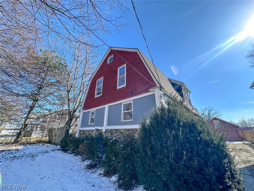 Great opportunity for investors or buyers looking to renovate - Beach Home for sale in Cleveland, Ohio on Beachhouse.com