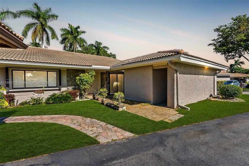 Welcome to the Villa Residences of Emerald Hills.  This stunning - Beach Home for sale in Hollywood, Florida on Beachhouse.com