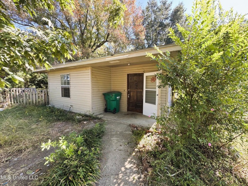 Calling all Investors!!!!! This house has plenty of potential - Beach Home for sale in Gulfport, Mississippi on Beachhouse.com