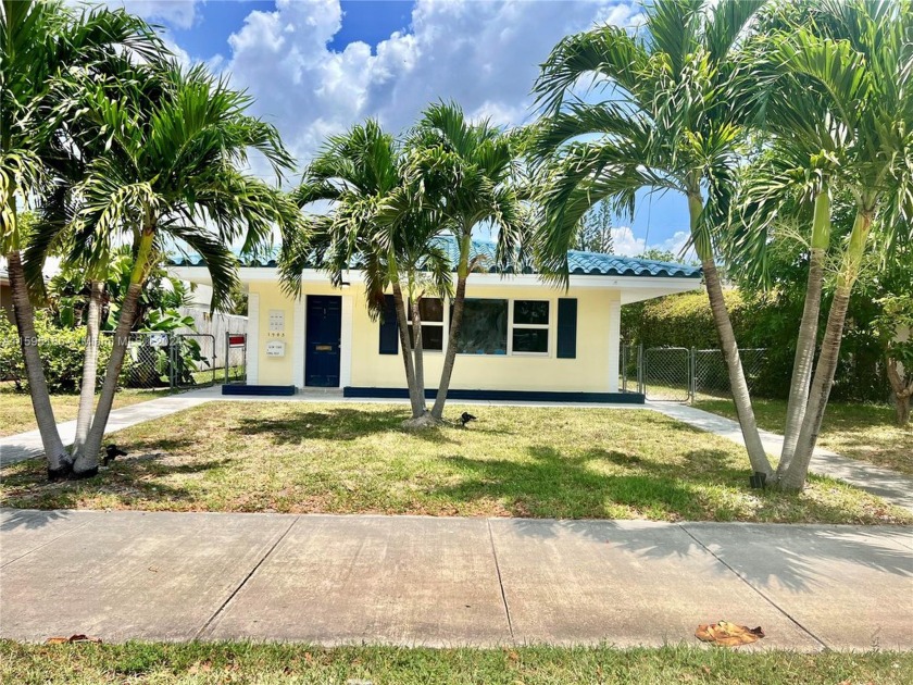 BEAUTIFUL TRIPLEX IN PRIME LOCATION! GREAT INVESTMENT INCOME - Beach Townhome/Townhouse for sale in North Miami Beach, Florida on Beachhouse.com