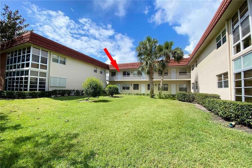 CHEERY, NICELY UPDATED UNIT WITH PRESERVE VIEW IN A 55+ - Beach Home for sale in Vero Beach, Florida on Beachhouse.com