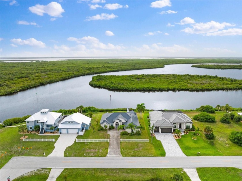 Welcome to your dream home in beautiful Port Charlotte! This - Beach Home for sale in Port Charlotte, Florida on Beachhouse.com