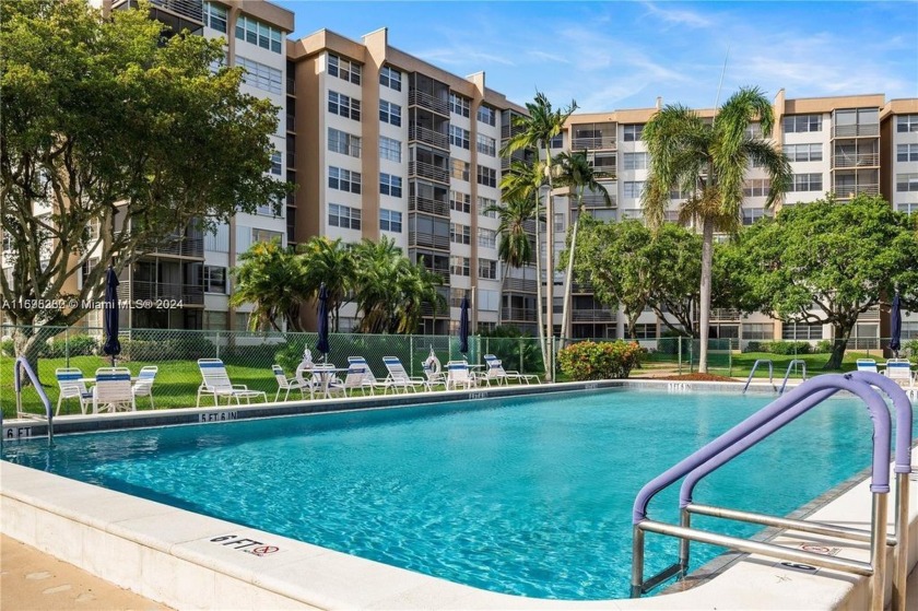 Lovely condo offers a perfect blend of comfort and convenience - Beach Condo for sale in Pembroke Pines, Florida on Beachhouse.com