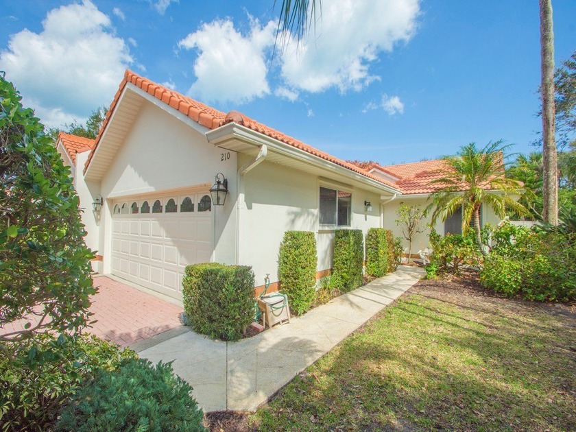 AVAILABLE TO SEE 2/24/26. PROJECT HOME WITH UPDATES AND - Beach Townhome/Townhouse for sale in Vero Beach, Florida on Beachhouse.com