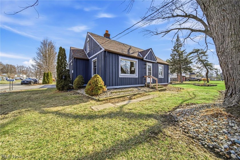Charming Eastlake bungalow set on a spacious double lot with - Beach Home for sale in Eastlake, Ohio on Beachhouse.com