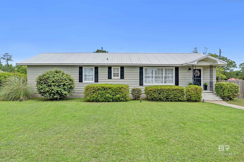 Welcome to this updated 3 bedroom, 3 bathroom cottage located in - Beach Home for sale in Foley, Alabama on Beachhouse.com