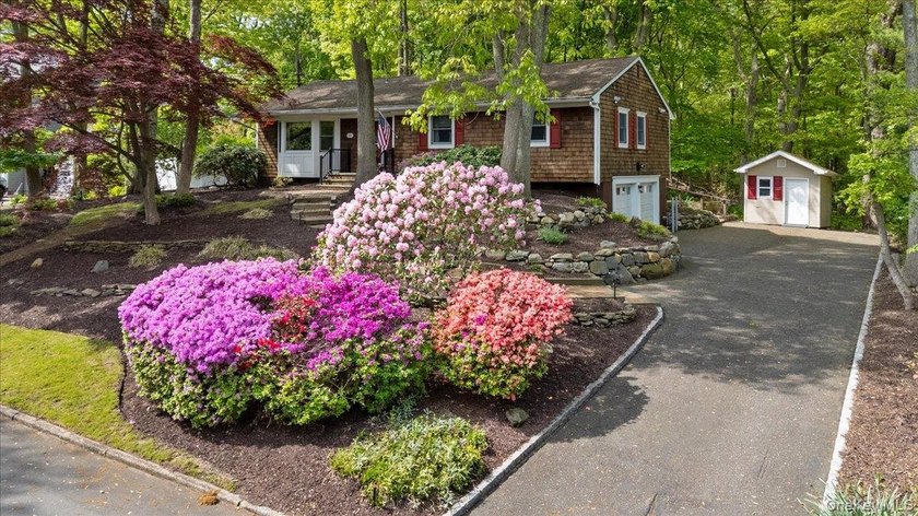 Welcome to 101 Red Oak Court, a beautifully updated 3-bedroom - Beach Home for sale in Port Jefferson, New York on Beachhouse.com