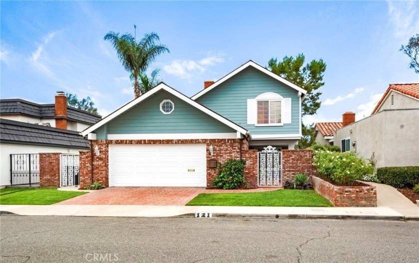 Discover the best kept secret in Eastside Costa Mesa! - Beach Home for sale in Costa Mesa, California on Beachhouse.com