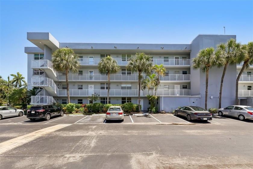 This charming and well-kept first floor 1-bedroom, 1-bathroom - Beach Condo for sale in Oakland Park, Florida on Beachhouse.com