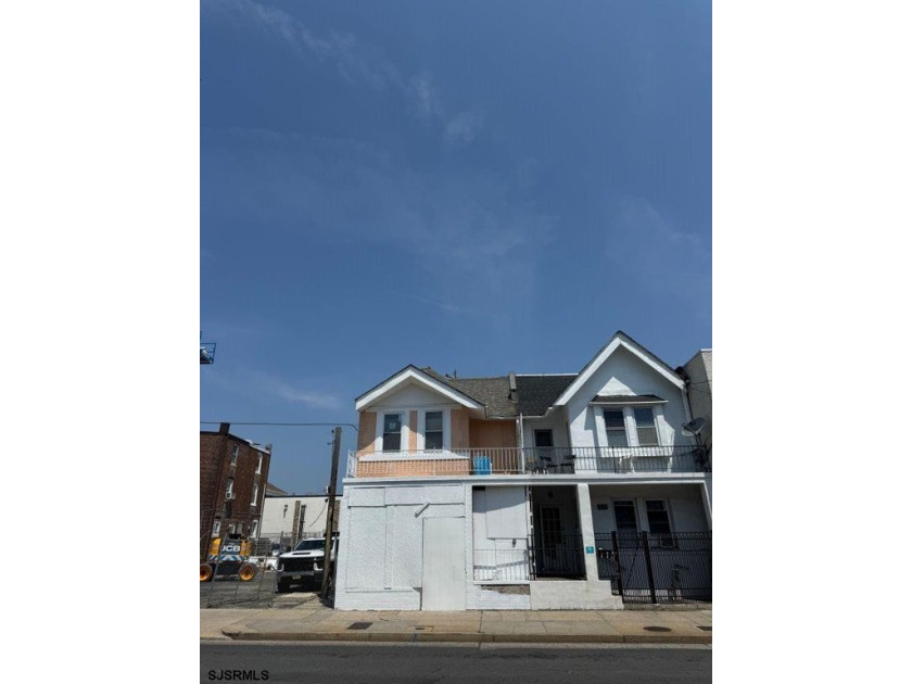 Investor Special! This duplex offers two spacious 3-bedroom - Beach Townhome/Townhouse for sale in Atlantic City, New Jersey on Beachhouse.com
