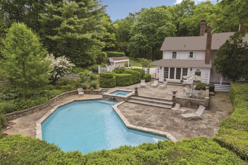 Charming Colonial Retreat with Antique Elegance in Old Lyme - Beach Home for sale in Old Lyme, Connecticut on Beachhouse.com
