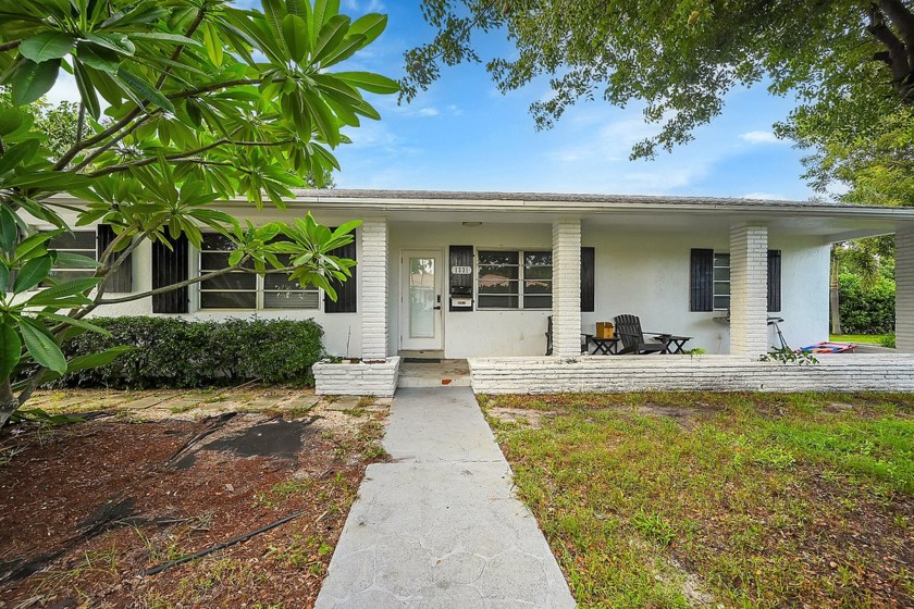Come see this beautiful single family home w/ attached in-law - Beach Townhome/Townhouse for sale in Lake Worth Beach, Florida on Beachhouse.com