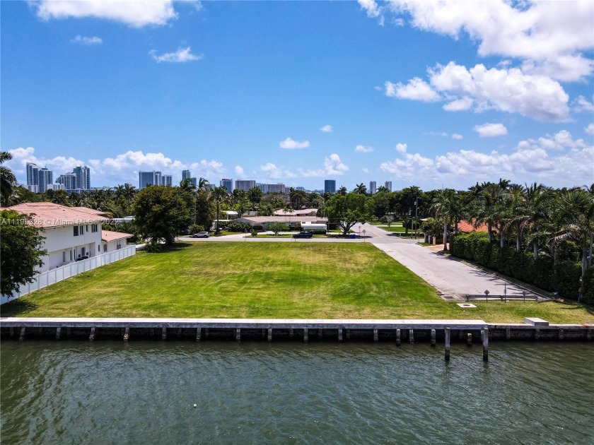 BEAUTIFUL WATERFRONT property available. 75' x 234' of direct - Beach Lot for sale in Hollywood, Florida on Beachhouse.com