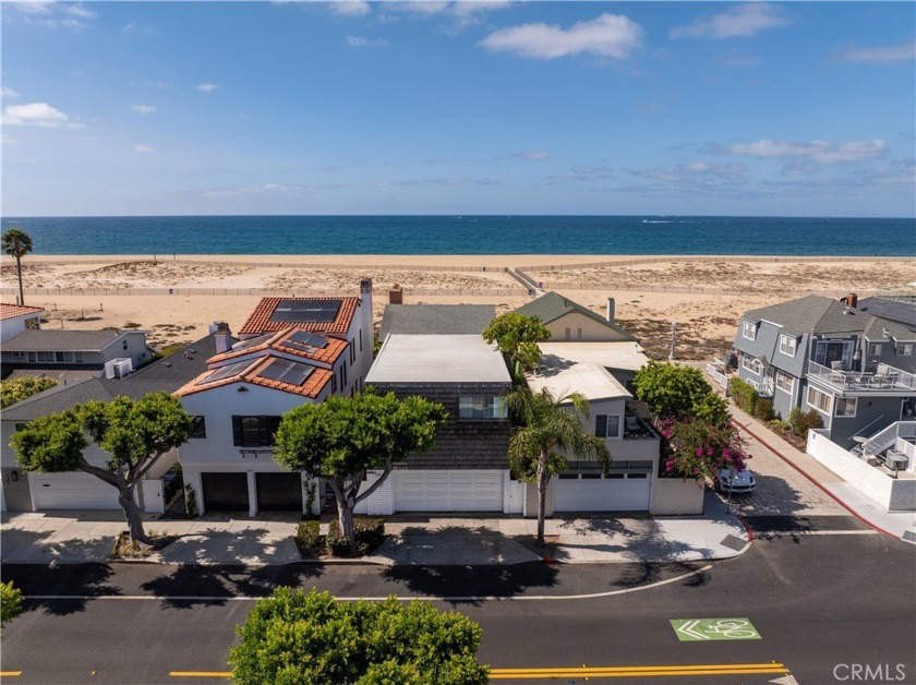 Located past the last turnout on the boardwalk at Peninsula - Beach Home for sale in Newport Beach, California on Beachhouse.com