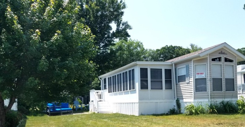 Located in the highly sought after Meadowledge Resort! Bright & - Beach Home for sale in Wells, Maine on Beachhouse.com