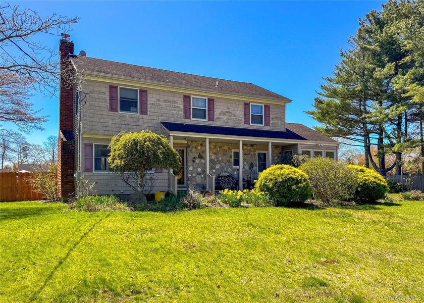 Spacious, 5 bedroom, 2 bath colonial in the Newport Beach - Beach Home for sale in East Moriches, New York on Beachhouse.com