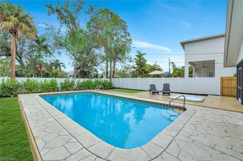 This charming 3-bedroom, 2-bathroom home offers the perfect - Beach Home for sale in Naples, Florida on Beachhouse.com