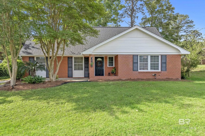 Welcome to 160 Country Club--a well-located home offering - Beach Home for sale in Daphne, Alabama on Beachhouse.com