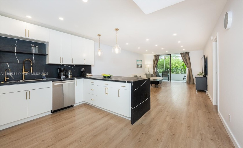 Great opportunity for investors: occupied by tenants until - Beach Condo for sale in Hallandale Beach, Florida on Beachhouse.com