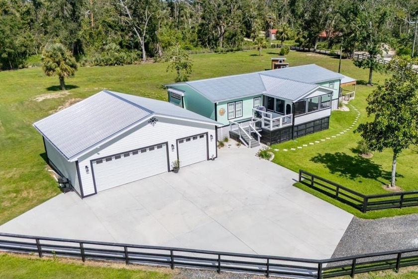 Welcome to your beautifully remodeled retreat in the heart of - Beach Home for sale in Steinhatchee, Florida on Beachhouse.com