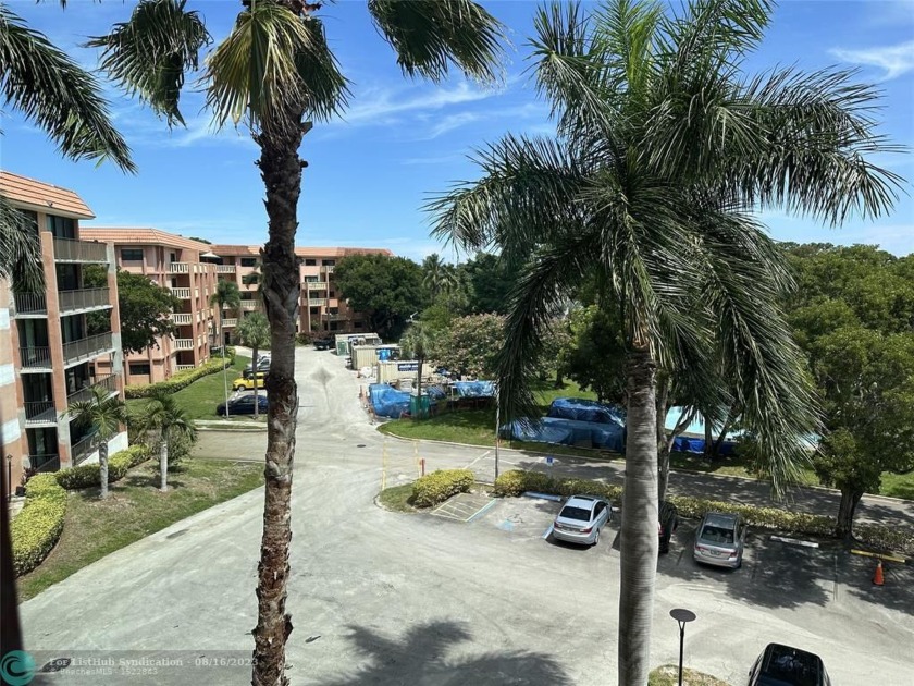 Estate Sale! 24 hour guard gated community! Extremely well - Beach Condo for sale in Fort Lauderdale, Florida on Beachhouse.com