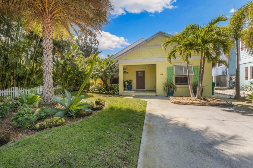 Welcome to Seahorse Cottage, this cozy 2 bedroom, 2 bathroom - Beach Home for sale in Anna Maria, Florida on Beachhouse.com